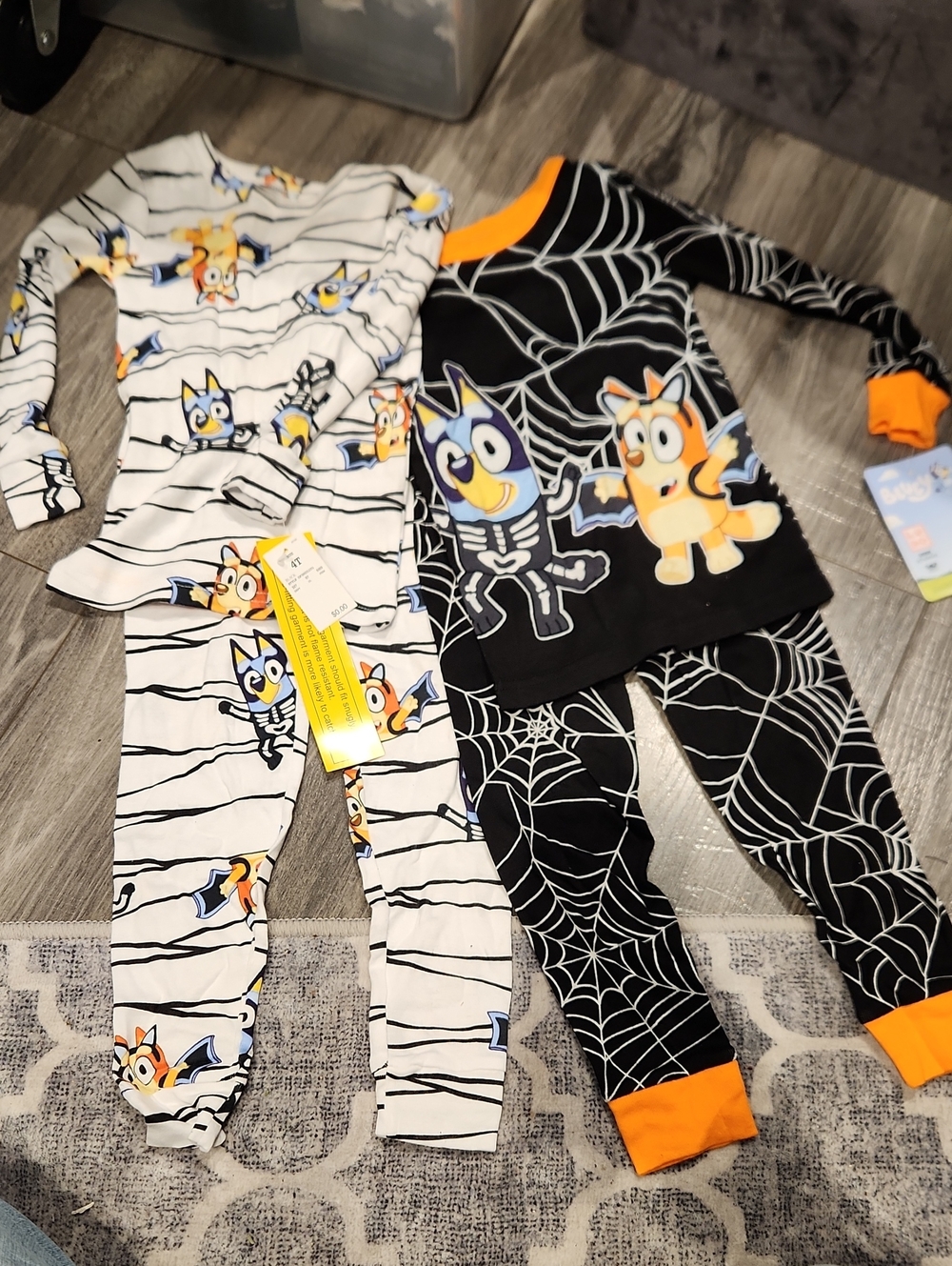 NWT Bluey 2 Halloween Pajama Sets - Black & White Spiderweb & Striped Sz 4T - Picture 1 of 6